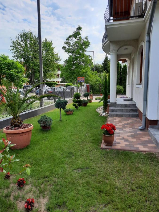 Gabi Apartmanhaz Balatonlelle Exterior foto