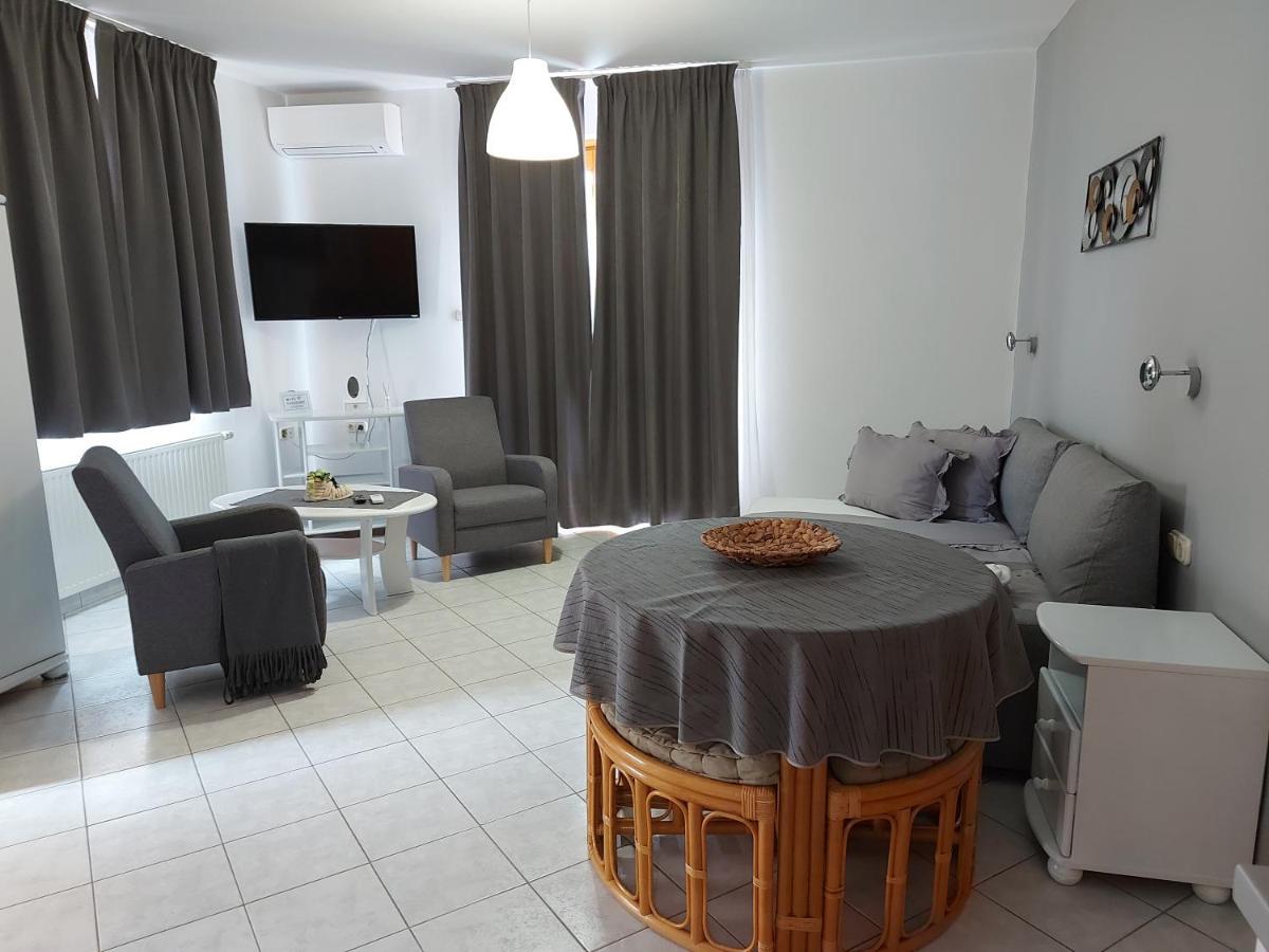 Gabi Apartmanhaz Balatonlelle Exterior foto