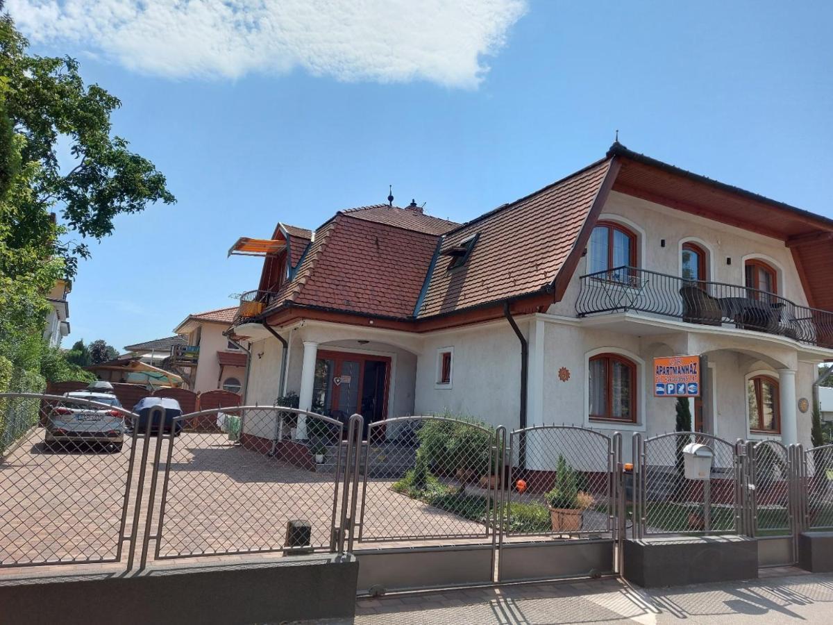 Gabi Apartmanhaz Balatonlelle Exterior foto