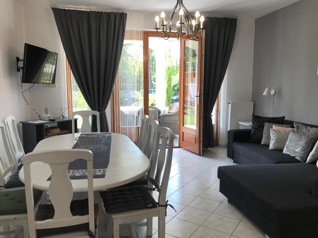 Gabi Apartmanhaz Balatonlelle Exterior foto